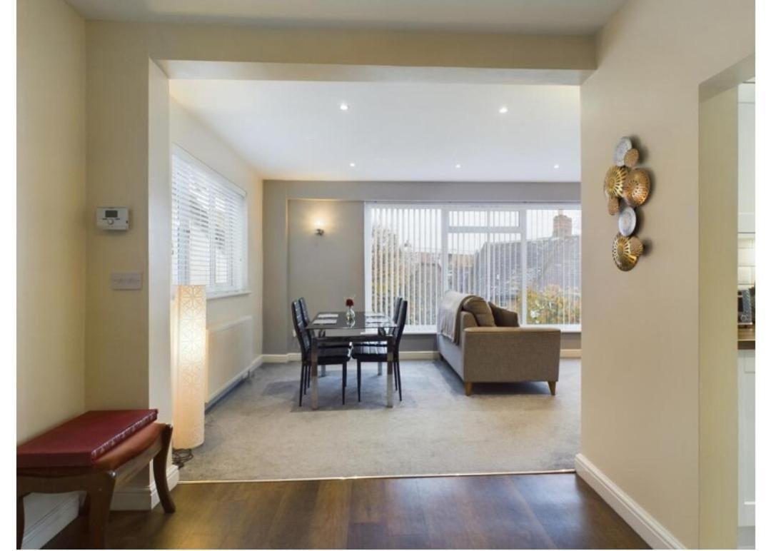 Tallets Apartment With Balcony & Parking Tewkesbury Exterior photo