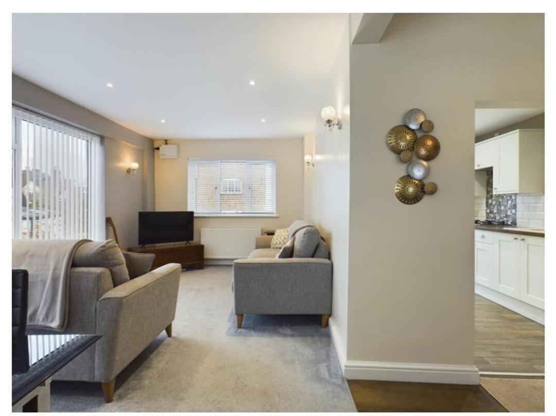 Tallets Apartment With Balcony & Parking Tewkesbury Exterior photo